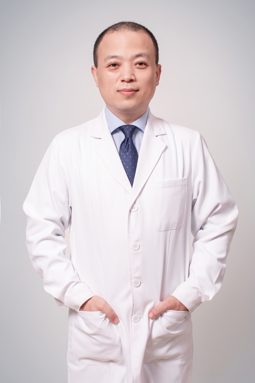 李育龙